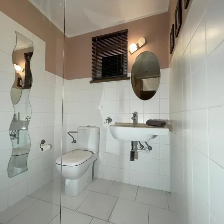 Szarejkowe Wzgorza Caloroczny Domek Z Balia Na Tarasie Szarejki Exterior photo