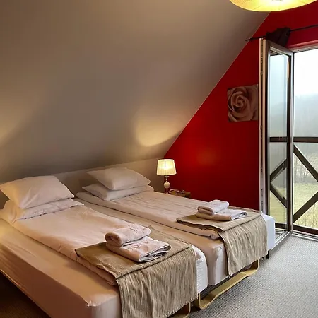 Szarejkowe Wzgorza Caloroczny Domek Z Balia Na Tarasie Szarejki Room photo