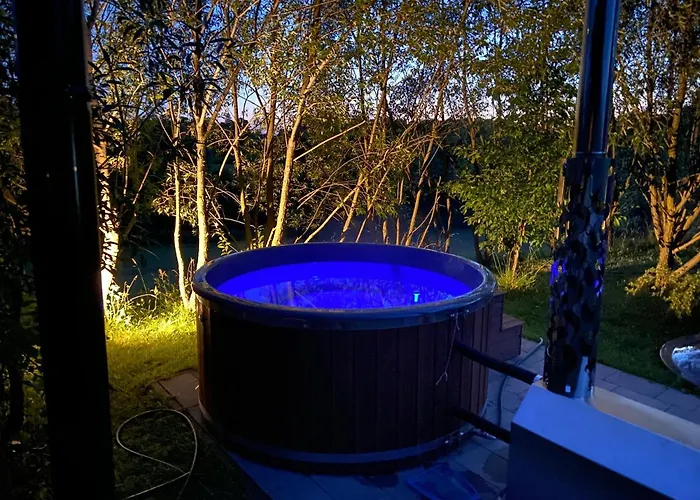 Szarejkowe Wzgorza Caloroczny Domek Z Balia Na Tarasie