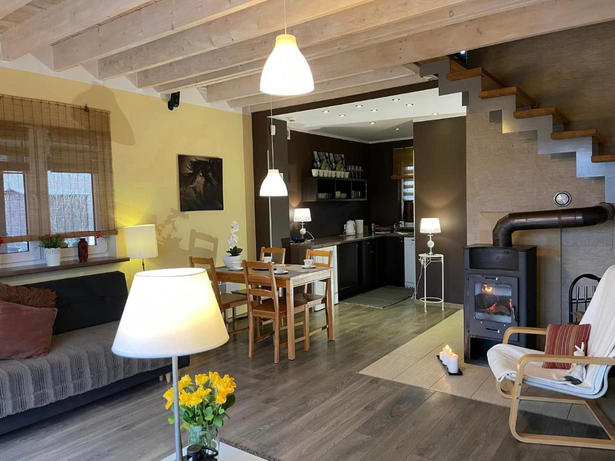 Szarejkowe Wzgorza Caloroczny Z Balia Na Tarasie Apartment