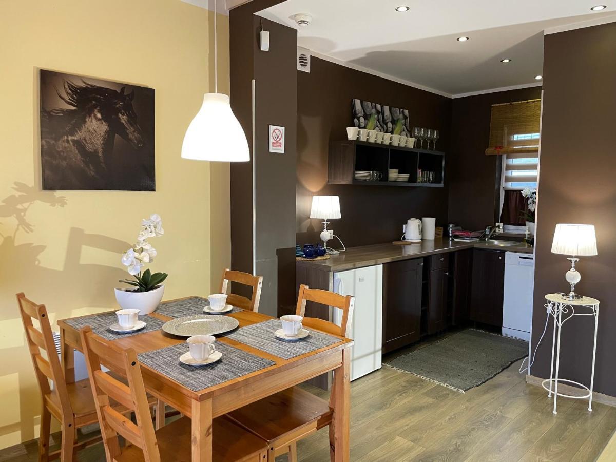 Szarejkowe Wzgorza Caloroczny Z Balia Na Tarasie Apartment *
