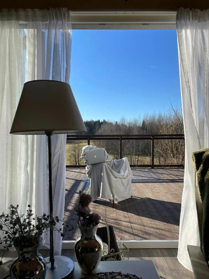 Szarejkowe Wzgorza Caloroczny Z Balia Na Tarasie *