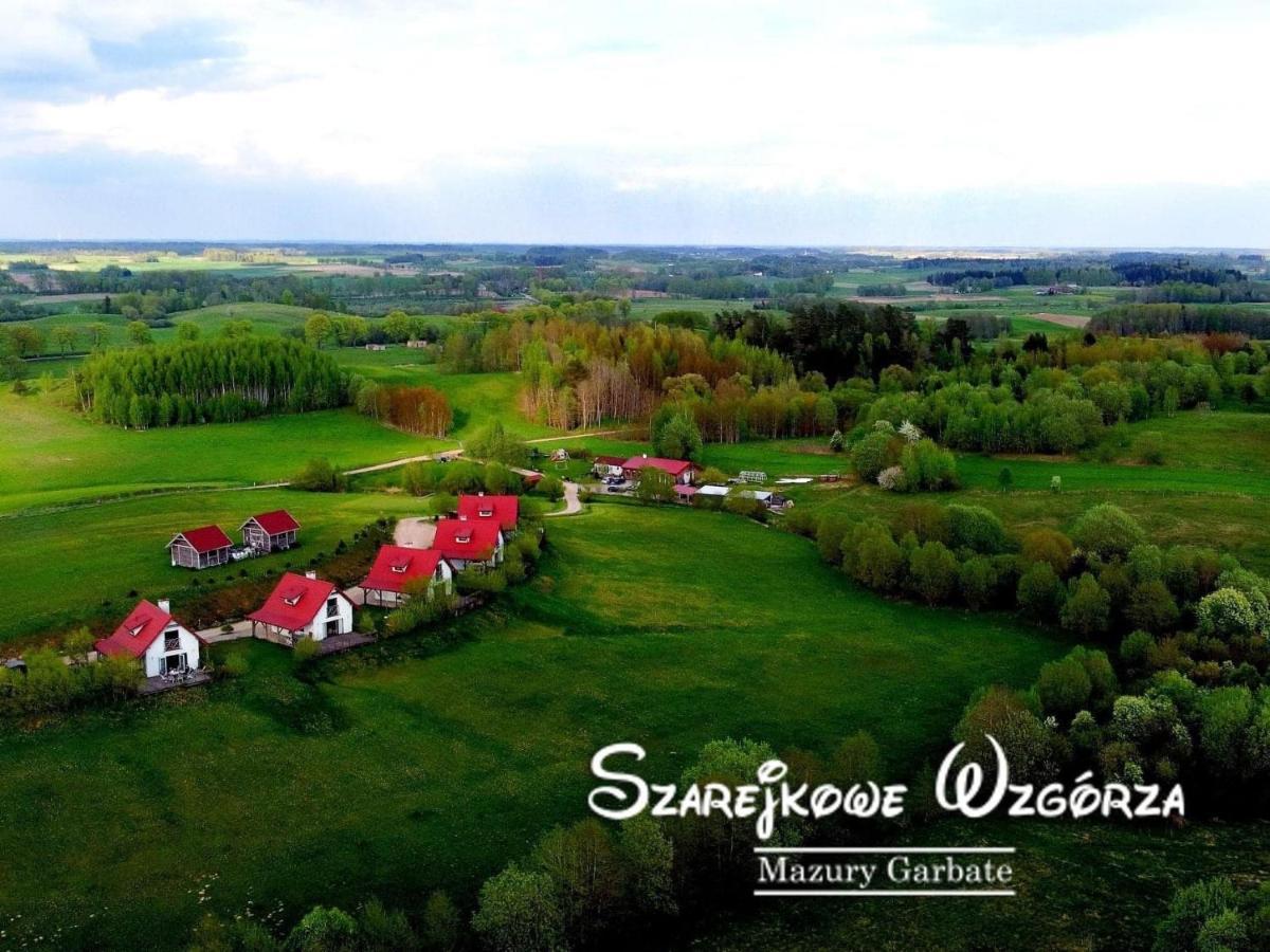 Szarejkowe Wzgorza Caloroczny Z Balia Na Tarasie