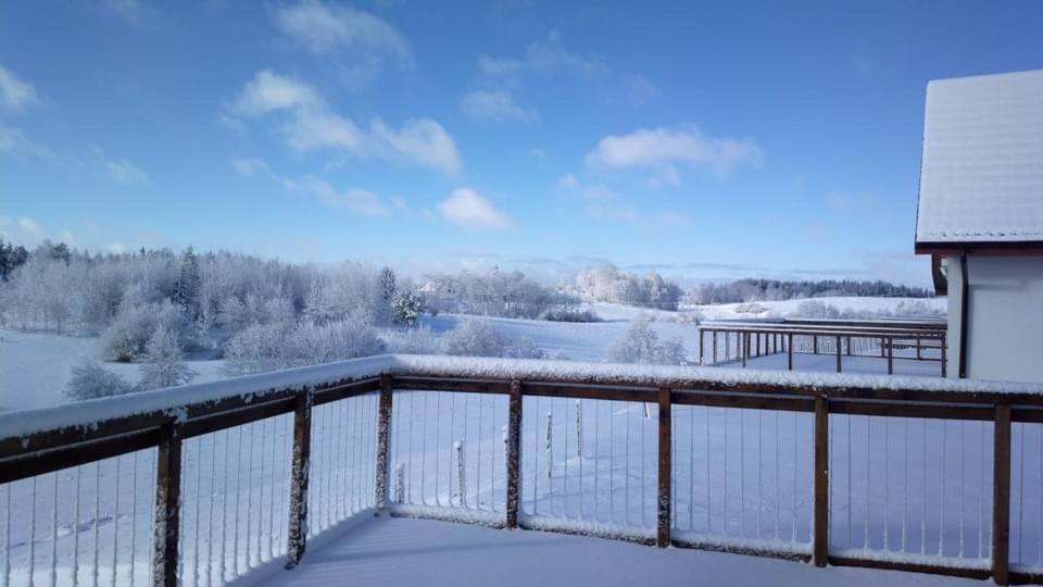 Szarejkowe Wzgorza Caloroczny Z Balia Na Tarasie Apartment
